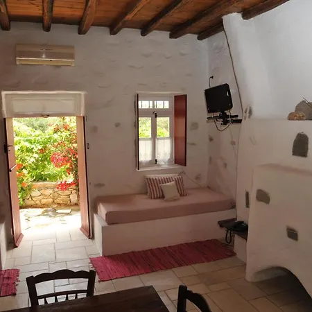מלון Anezina Village