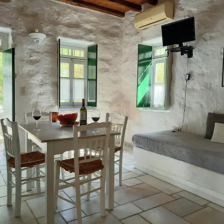 מלון Anezina Village דריוס