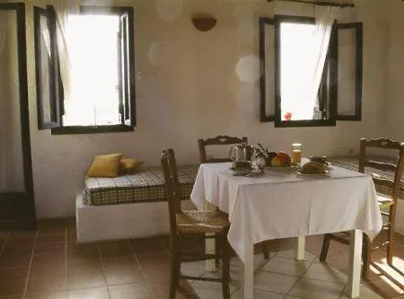 Anezina Village דריוס