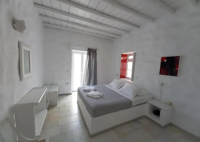 فندق Anezina Village 3*