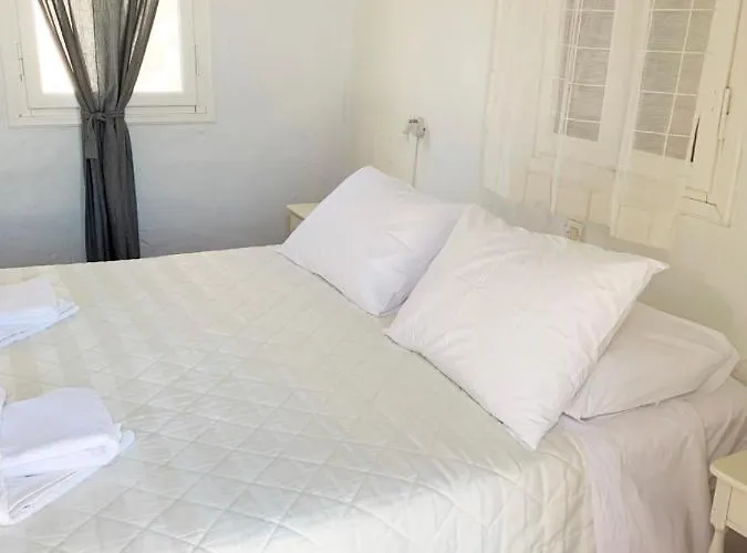 فندق Anezina Village 3*